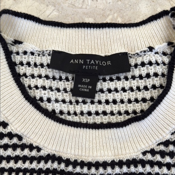 Textured pullover sweater - Picture 6 of 7